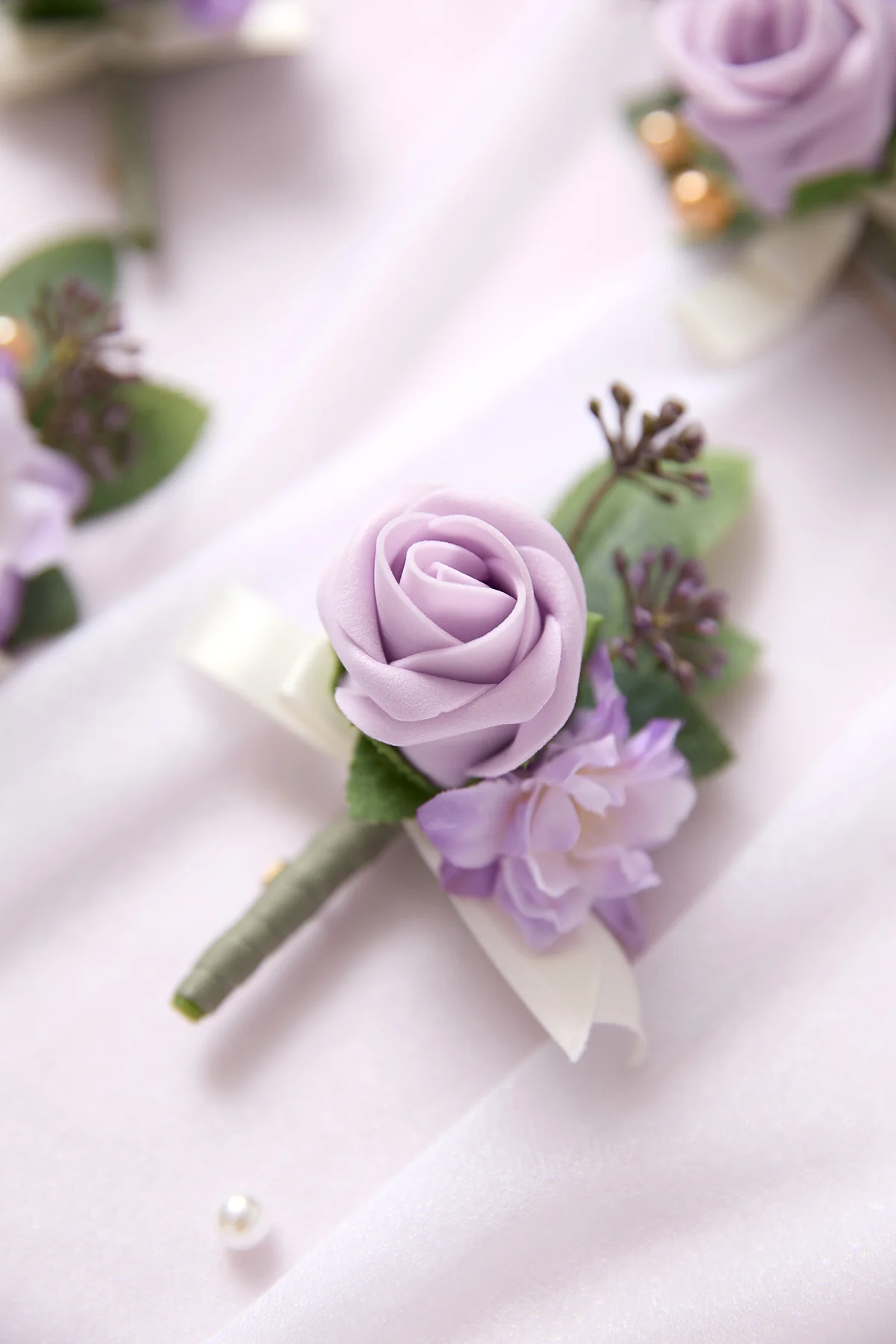 Boutonnieres for Guests in Lilac - Image 4