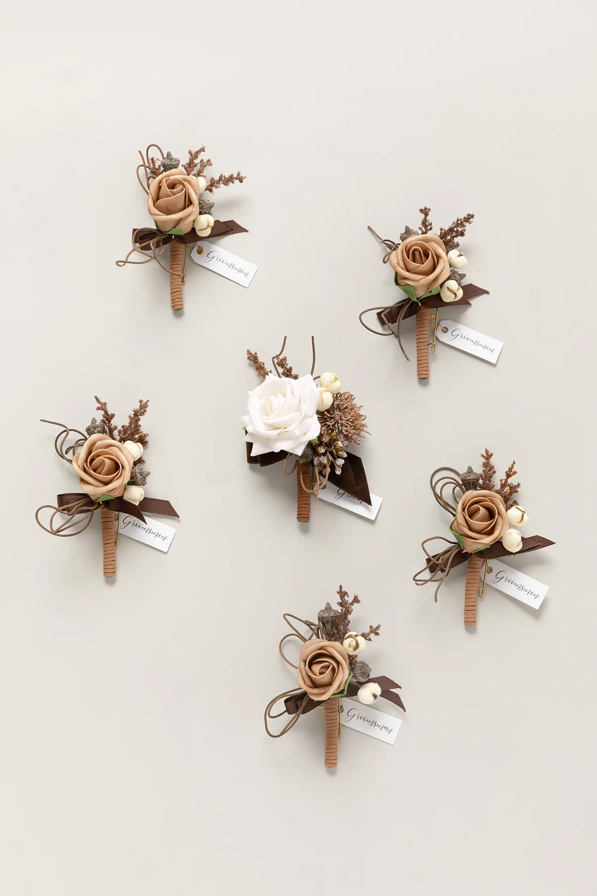 Boutonnieres in Beige Raw Serenity