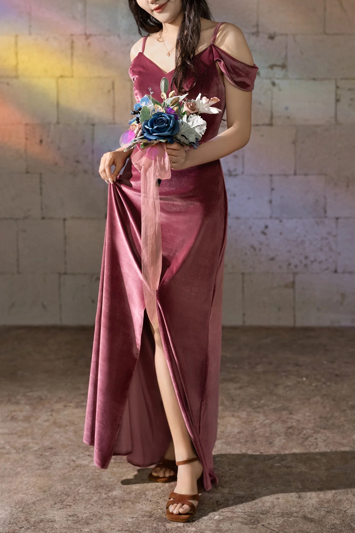 Bridesmaid Posy in Dusty Rose & Navy | Clearance - Image 5