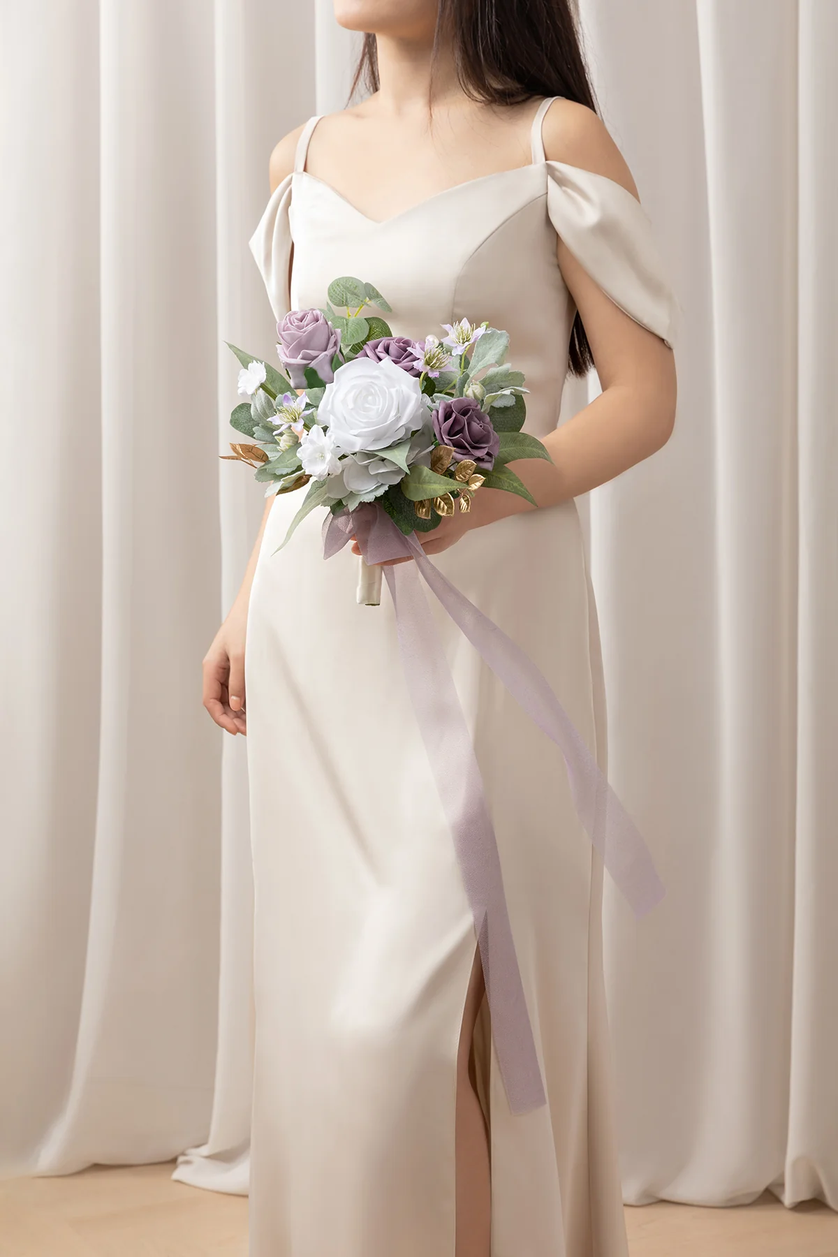 Bridesmaid Posy in Lilac - Image 2
