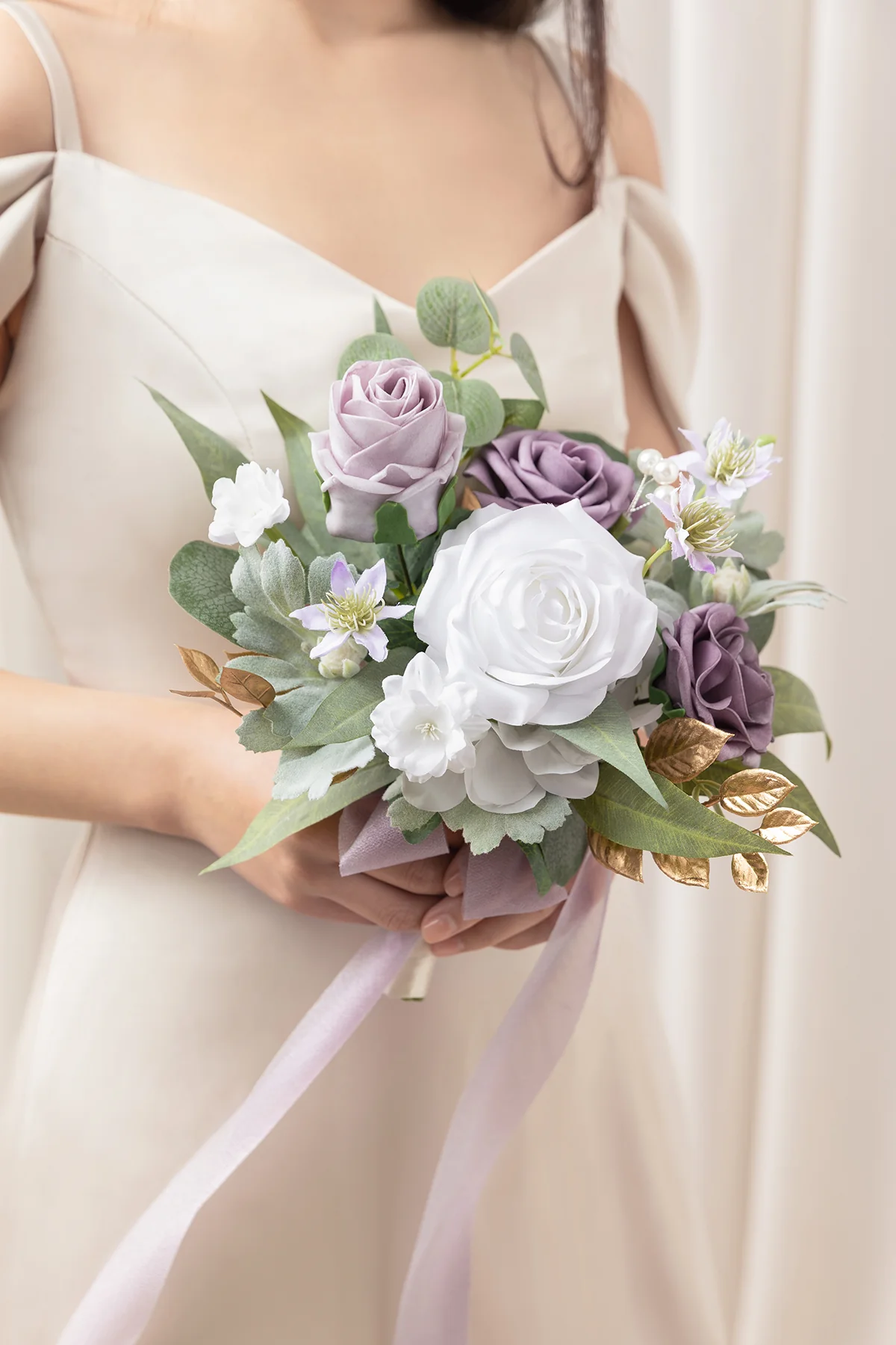 Bridesmaid Posy in Lilac - Image 5