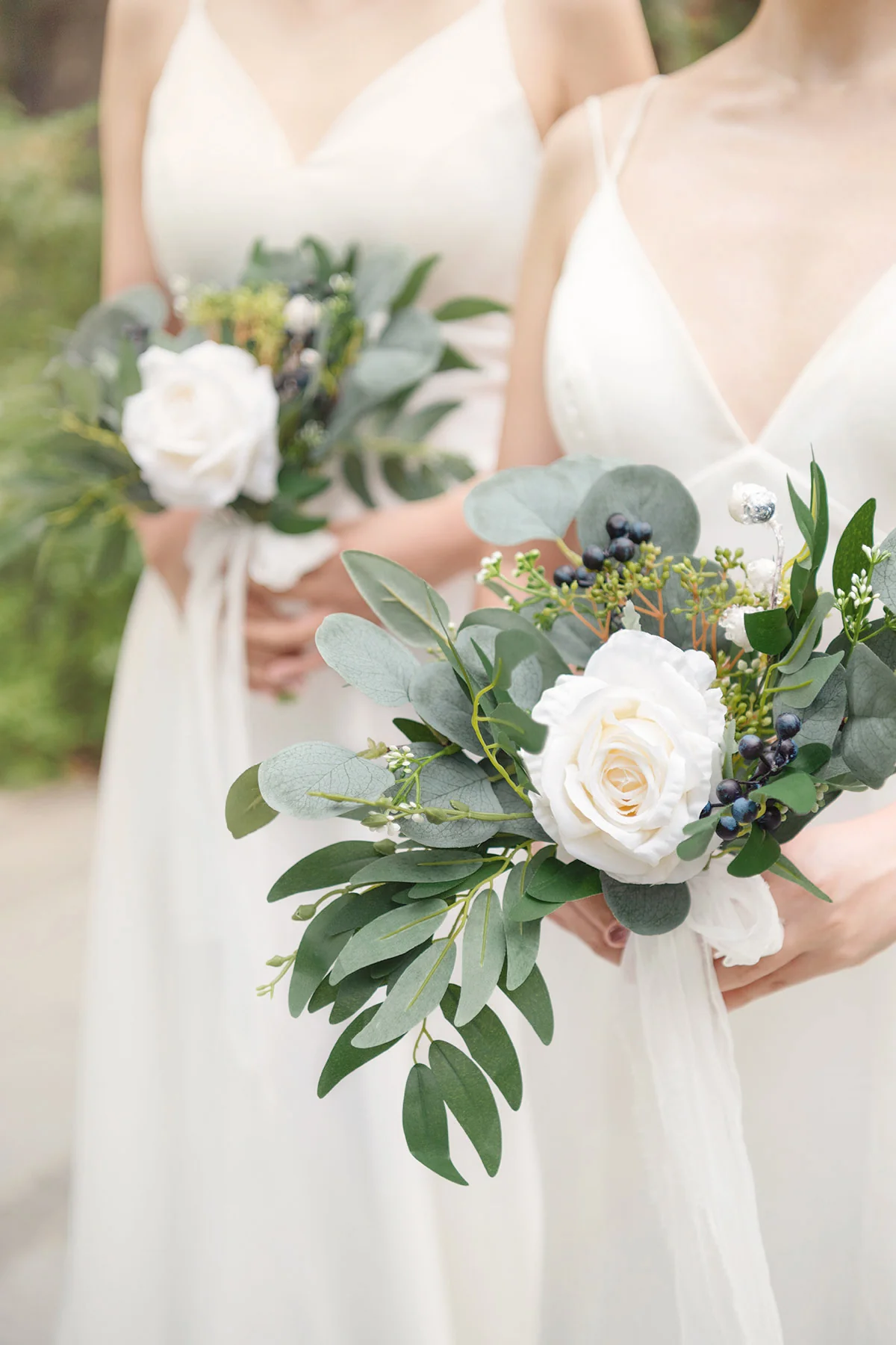 Bridesmaid Posy in Natural Whites - Image 2