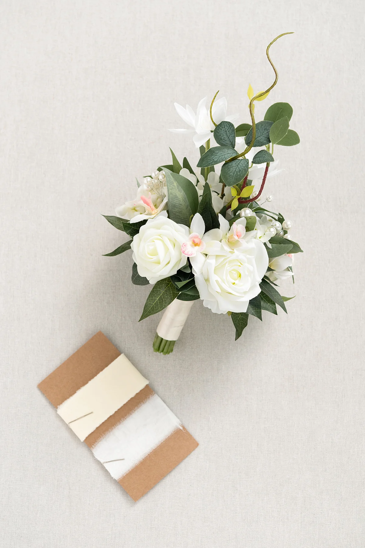 Free-Form Bridesmaid Bouquets in Natural White - Image 12