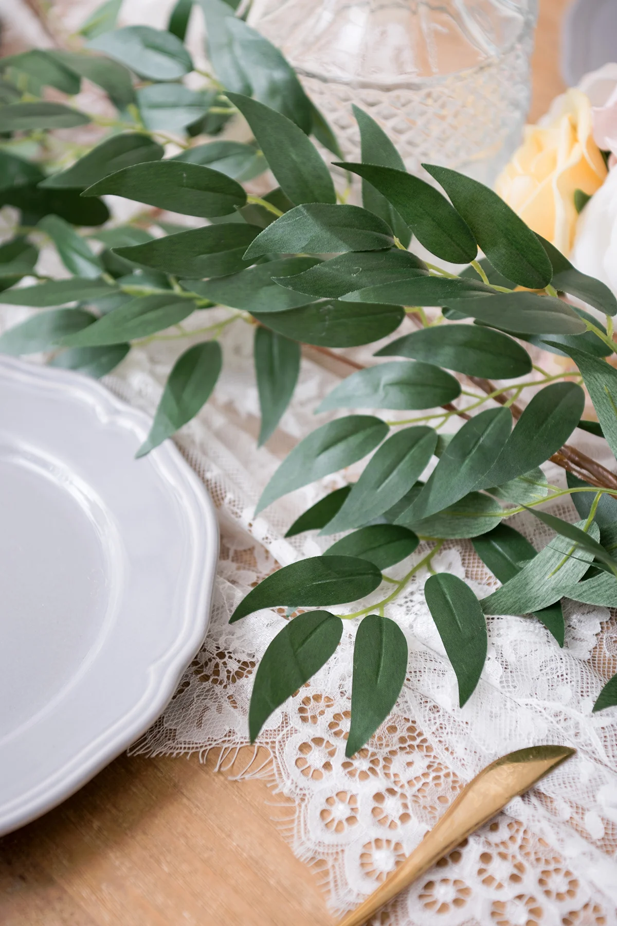 5.9ft Willow Leaf Greenery Garland - Image 7