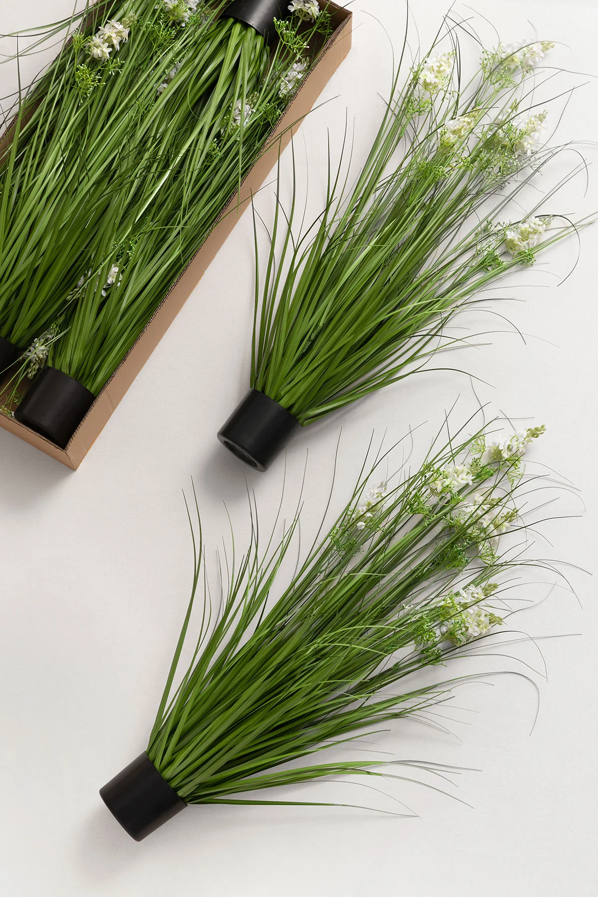 Lush Maiden Grass Meadow in White & Green - Image 10