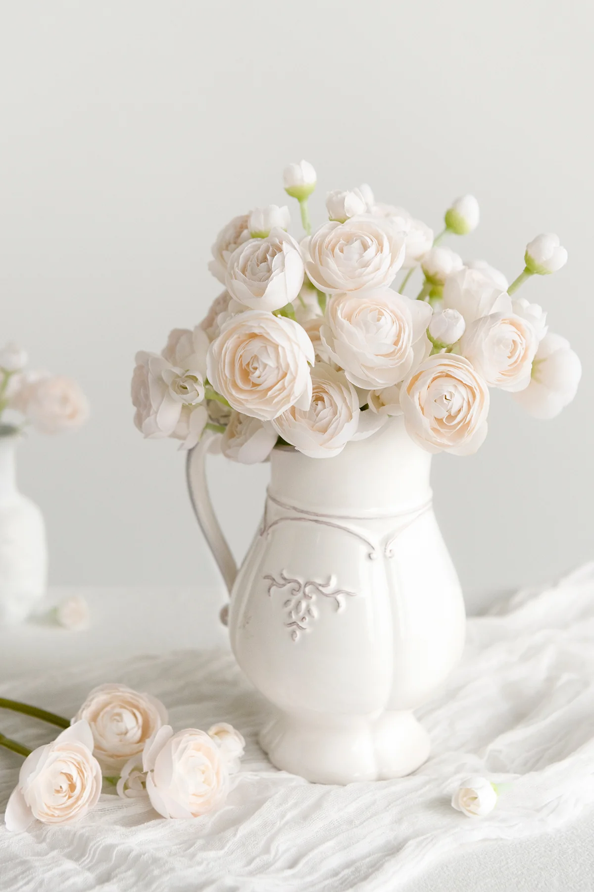 Ranunculus Flowers with Stem - Cream (18pcs) - Image 2