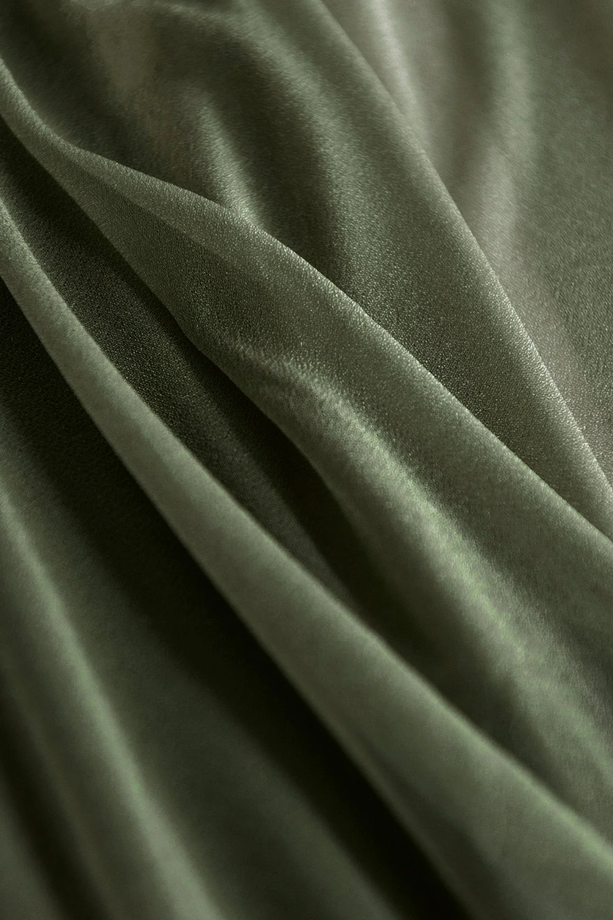 Romantic Sheer Table Runner 29" w x 10ft/14ft - Emerald | Clearance - Image 2