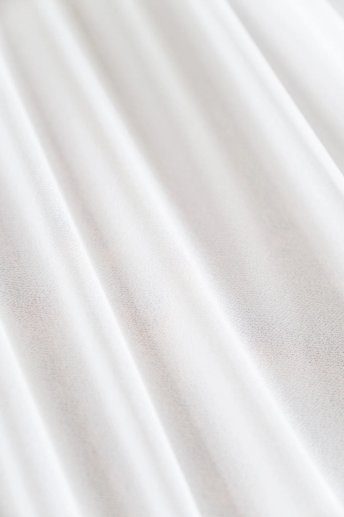 Romantic Sheer Table Runner 29" w x 14ft - Brilliant White - Image 4