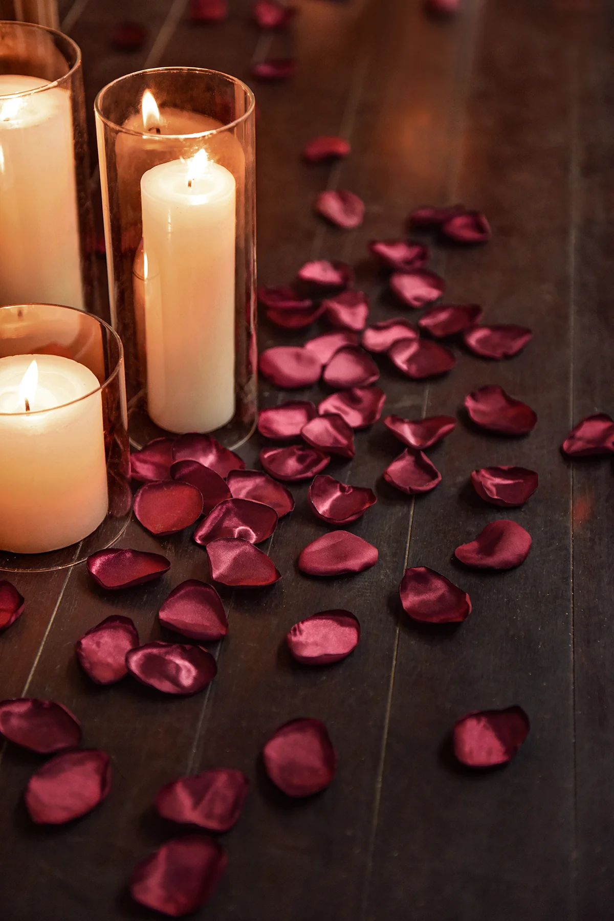 Silk Rose Petals in Burgundy (200pcs) - Image 3