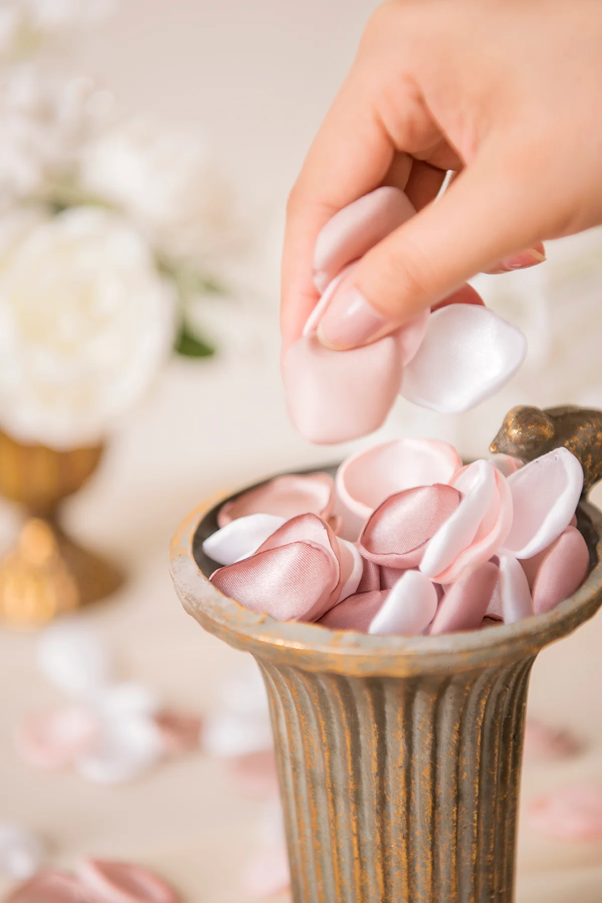 Silk Rose Petals in Nude Pink (Nude Pink/Blush/White) (200pcs) - Image 3