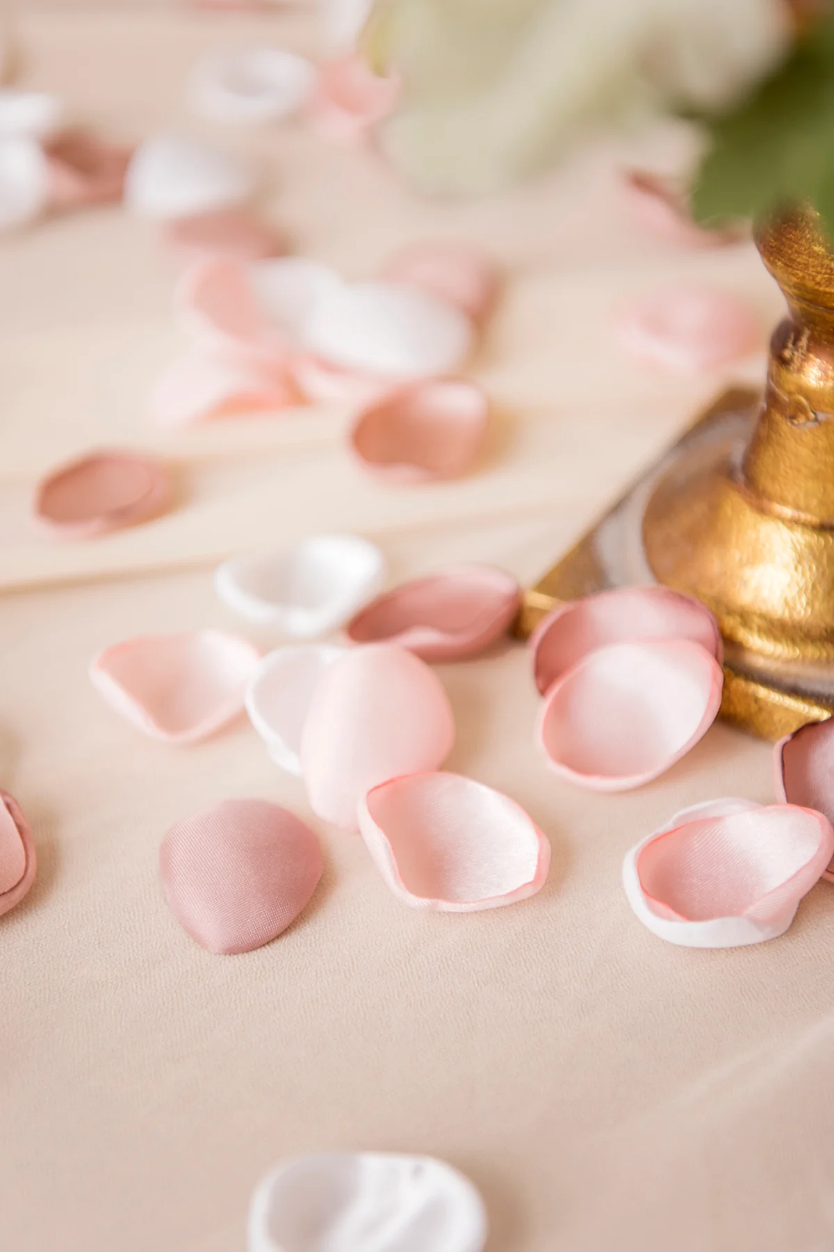 Silk Rose Petals in Nude Pink (Nude Pink/Blush/White) (200pcs) - Image 4