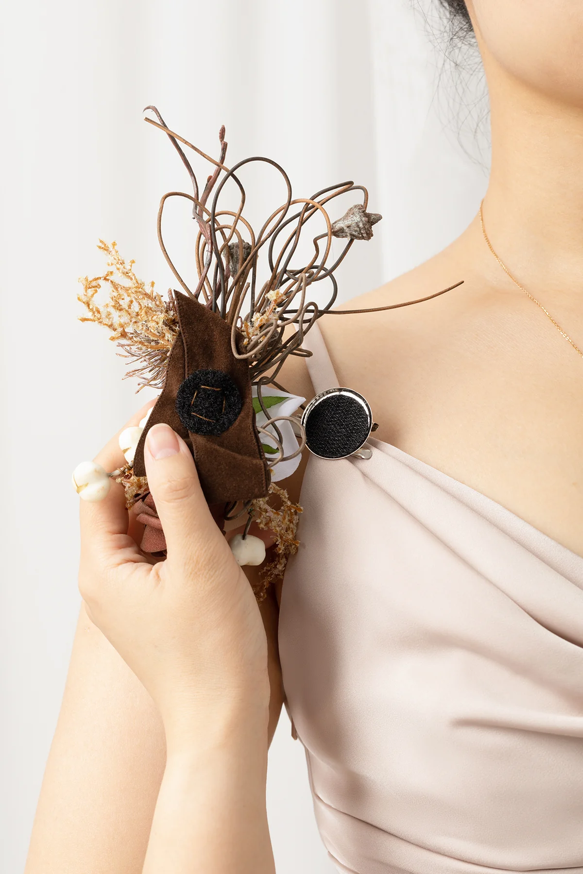 Wrist and Shoulder Corsages in Beige Raw Serenity | Clearance - Image 5